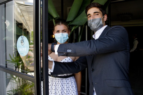 Turismo despliega la estrategia 'Alicante Segura' con la entrega de distintivos: llegará a 50 hoteles