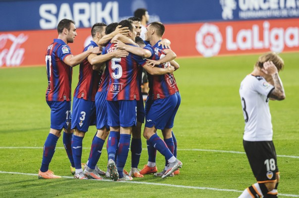 El Valencia naufraga a domicilio
