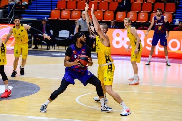 Fran Guerra le da un merecido triunfo al Tenerife ante el Barça

