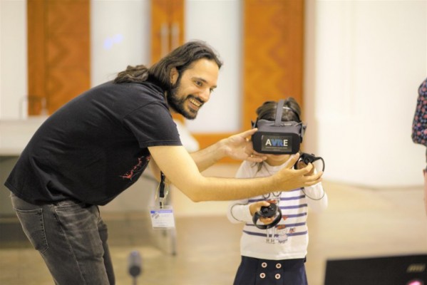 El Parque Científico de la UMH y la AVRE: aplicar realidad aumentada en la industria e innovación