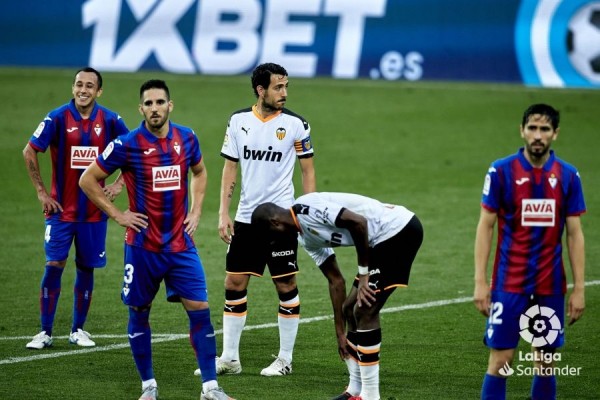 El Valencia pierde la Champions tras un duelo vergonzoso ante el Eibar