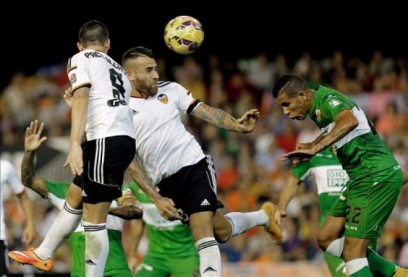Hércules-Valencia y Villarreal-Valencia, 20 temporadas en Primera; Elche-Valencia, 21
