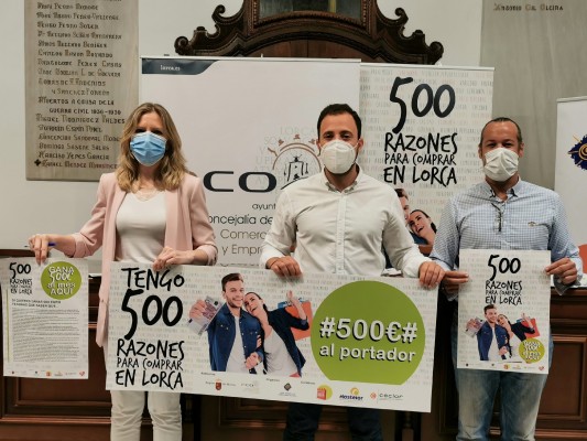 Lorca pone sobre la mesa '500 razones para comprar' en el comercio local