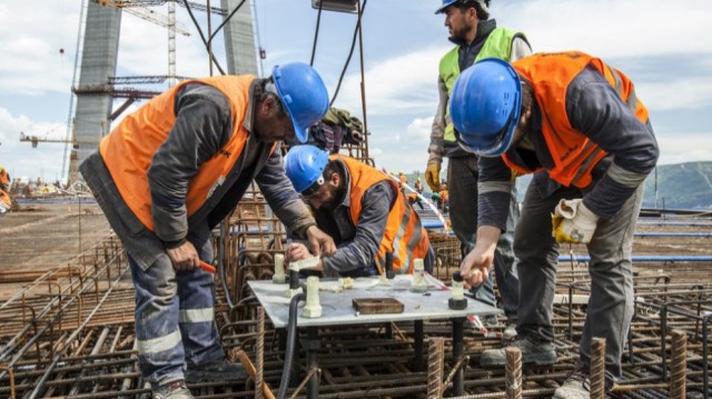 La Región salva, por los pelos, la pérdida masiva de trabajadores en activo