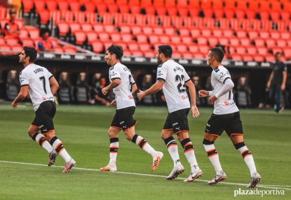 Un tren de Champions cruza Ipurúa