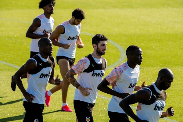 Celades prueba un once sin Parejo ni Rodrigo
