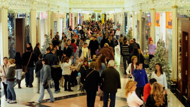 El sector servicios eleva su superávit un 3,1% en el primer trimestre, hasta los 3.728 millones