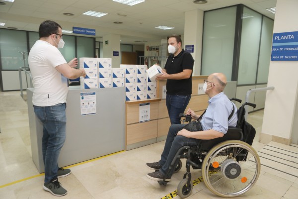 El Ayuntamiento reparte 12.000 mascarillas entre asociaciones y entidades sociales de Castelló

