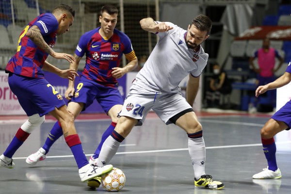 Batacazo del Barça, gesta del Levante
