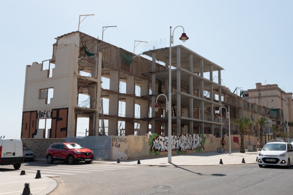 El Hotel de Arenales se demolerá, pero queda ver si la parte vieja; Princesol podría pedir indemnización por la concesión
