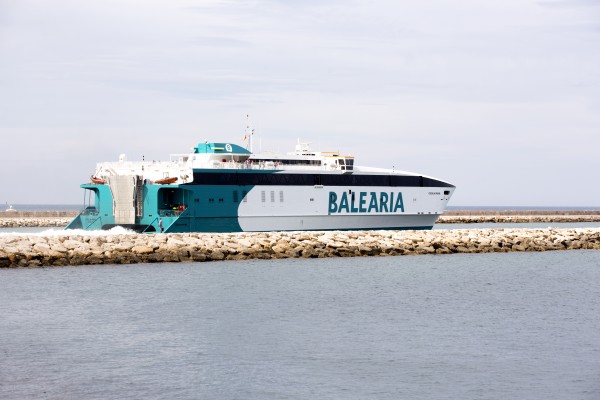 Baleària ofrece hasta seis salidas diarias entre Dénia y Valencia y las Baleares 