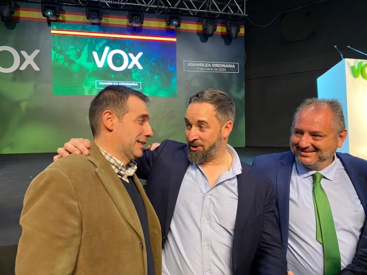 Vox no acepta las tesis de los tres diputados expedientados y confirma su expulsión