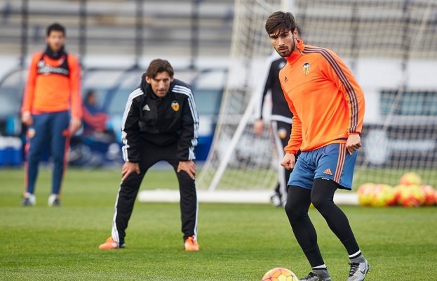Neville recupera a André Gomes, Barragán y Orban