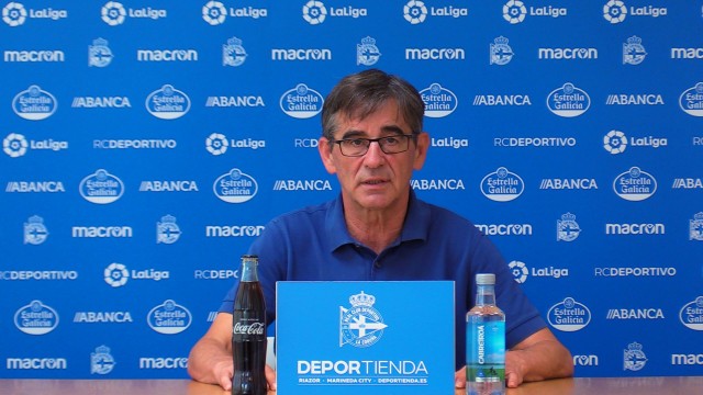 Fernando Vázquez se queja de que su equipo va a tener dos días menos de descanso que el Elche