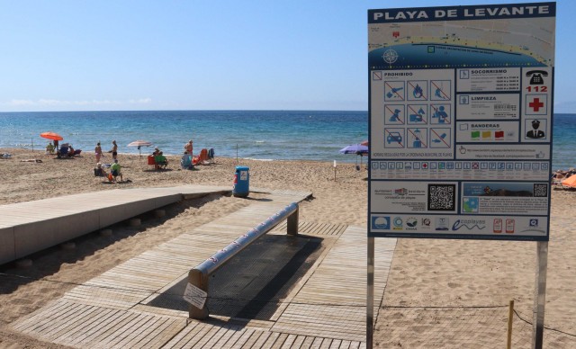 Benidorm instalará sensores en buena parte de los lavapies de las playas