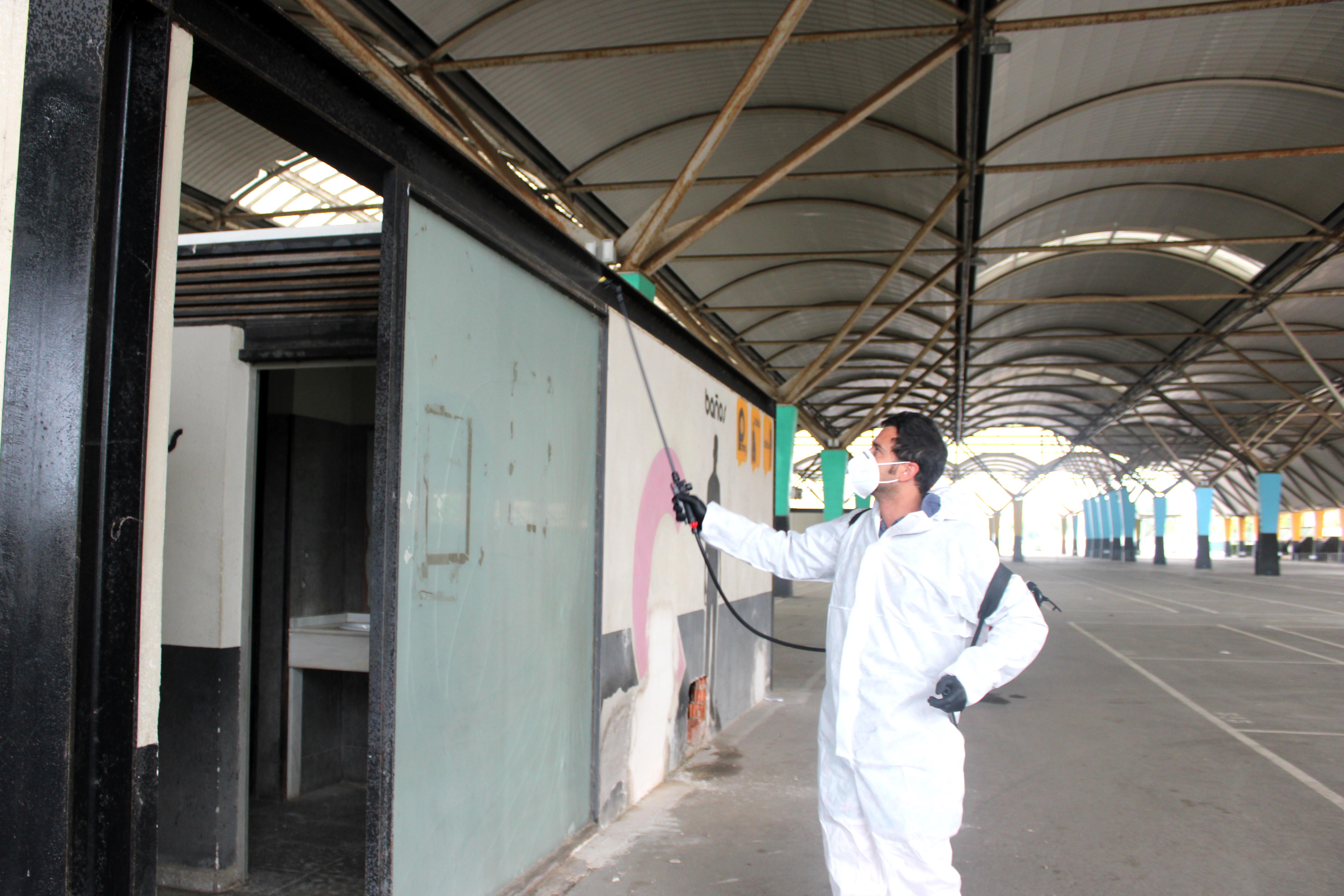 Castelló desinfecta todas las instalaciones para reabrir el Mercado del Lunes 