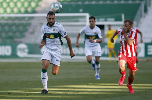 Édgar Badía, Gonzalo Verdú, Juan Cruz y Dani Escriche, únicos que repiten como titulares