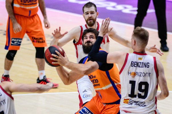 Valencia Basket bloquea y remonta a Zaragoza para sumar su segundo triunfo en el camino hacia semis
