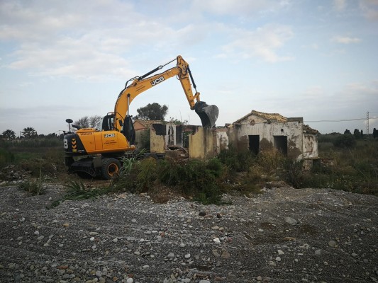 Golf Sant Gregori retoma los derribos tras el estado de alarma a la espera del aval municipal a las obras