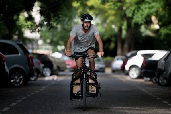 Flecha Bicimensajería: cómo el reparto urbano puede ser una rebelión cultural en tiempos de riders

