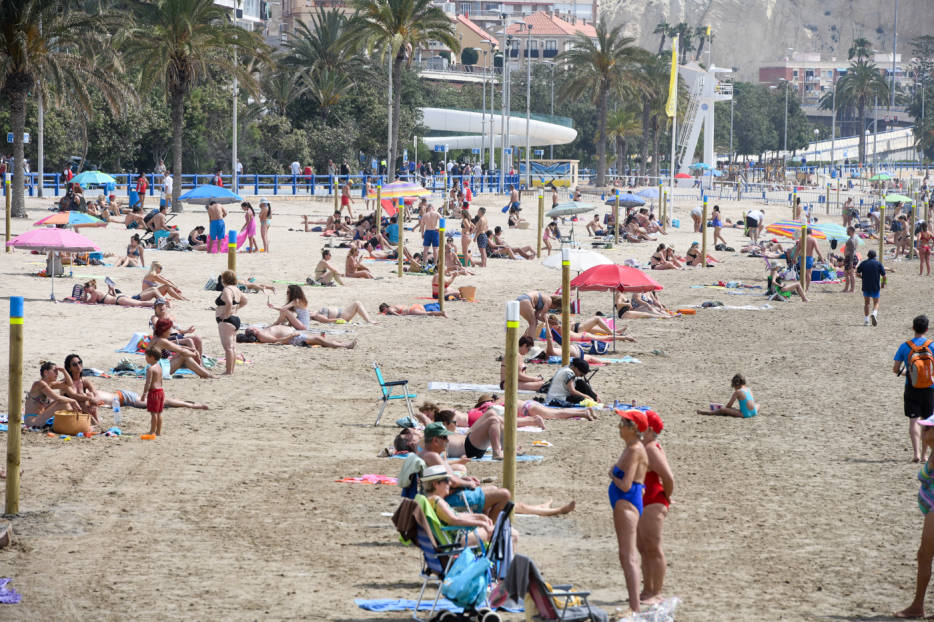 Alicante se desmarca de Elche y Benidorm y descarta una app para reservas en la playa