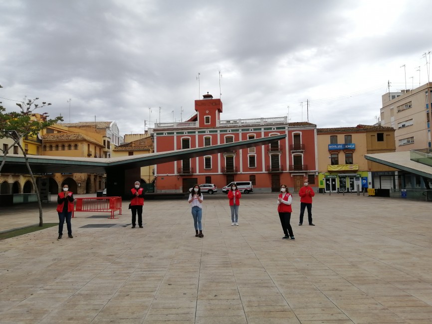 Voluntarios de Cruz Roja durante los días de confinamiento en Vila-real. - 