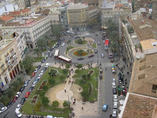 La plaza de la Reina: puerta principal a Ciutat Vella