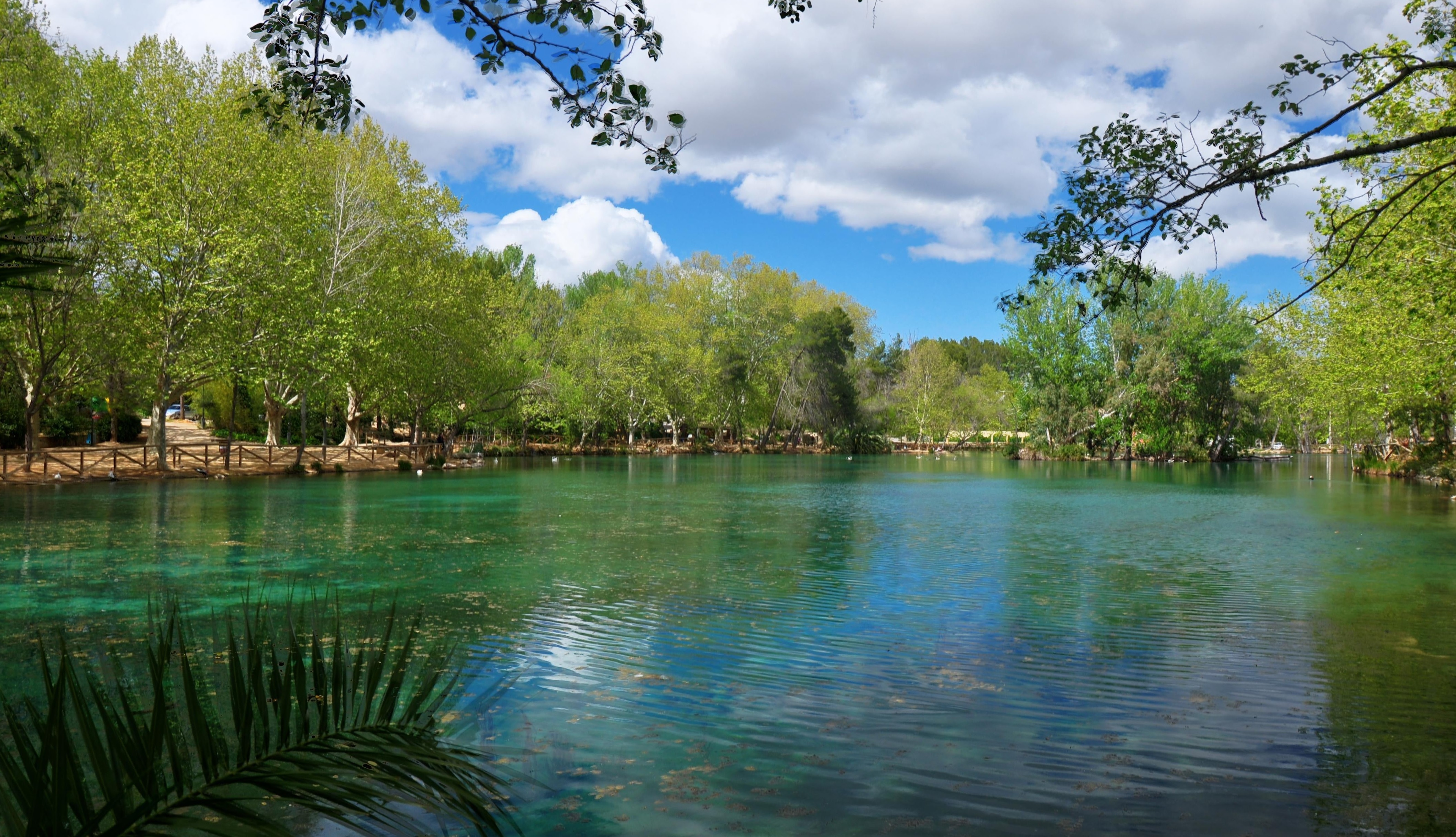 Lagos de Anna, en la Canal de Navarrés, ejemplo de adaptación al turismo inteligente. Foto: AP  - 