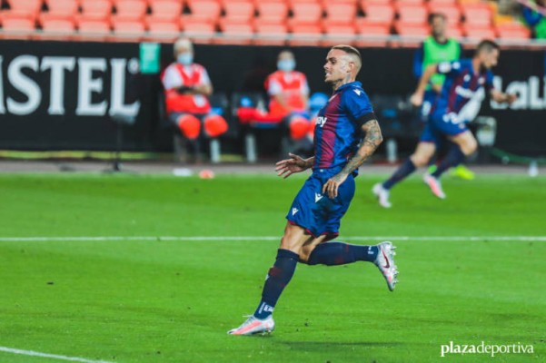 Roger entra en la convocatoria por el sancionado Rochina
