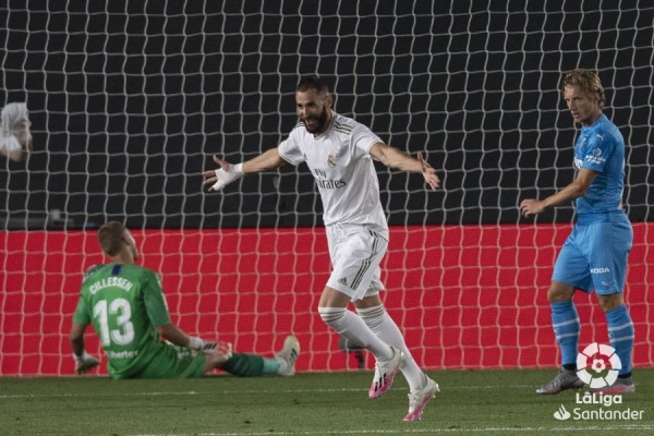 La doble cara del Valencia le aleja de Europa