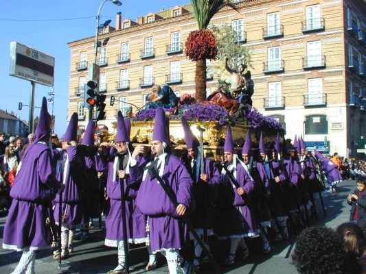 El obispo se desdice y ordena que se celebren elecciones en Nuestro Padre Jesús de manera inmediata