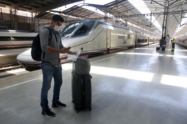98 trenes diarios y 30.000 plazas: así es la oferta del Ave para la 'nueva normalidad'