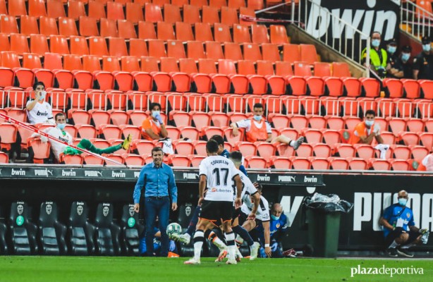 El penalti de Celades sobre sí mismo  