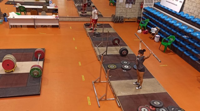 El Valencia Club de Halterofilia vuelve a entrenar en La Creu del Grao
