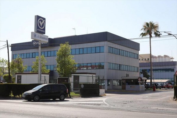 Ferro escinde su rama no cerámica y avanza hacia la absorción por parte de Esmalglass