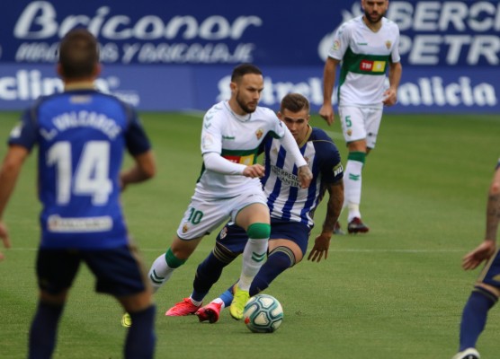 El Elche alega para anular la amarilla a Iván Sánchez pero Competición desestima su pretensión