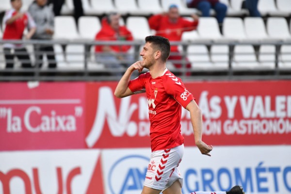 El delantero Alberto Toril renueva por una temporada con el Real Murcia