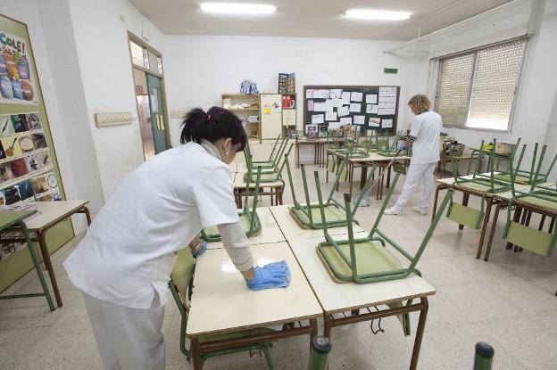 Castelló retoma el contrato de 13,4 millones de euros para la limpieza de los 40 colegios públicos