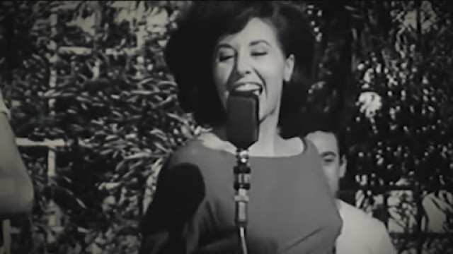 ¿'La chica ye-ye' cantada en inglés por un grupo griego? Es posible