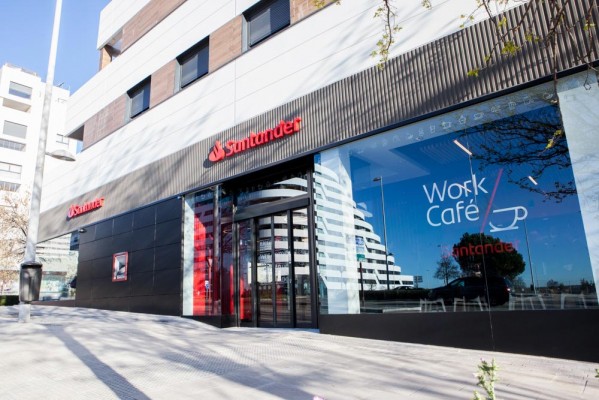 Banco Santander sigue teniendo claro que abrirá en València este año su primer 'Work Café'