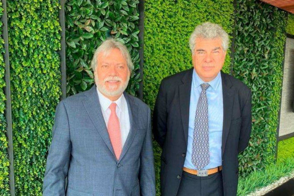 Los hermanos Luis (i.), nuevo presidente, y Mauricio Amodio Herrera - 