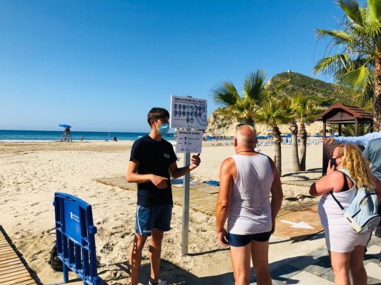 Primera jornada de playa en Finestrat