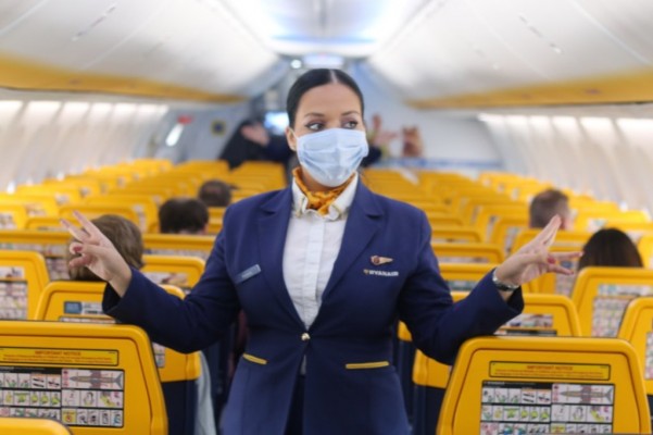 Las aerolíneas se preparan para aprovechar en El Altet el adelanto en la apertura de fronteras
