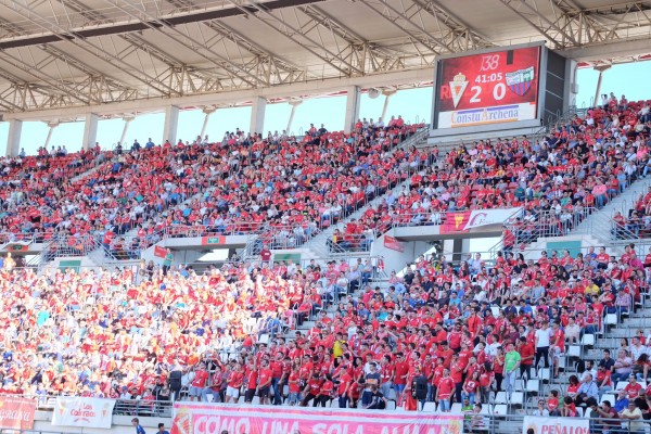 El Real Murcia se hace 'un Florentino Pérez' y acepta donaciones de sus abonados
