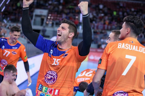 El Balonmano Benidorm renueva por una temporada con opción a otra a Carlos Grau
