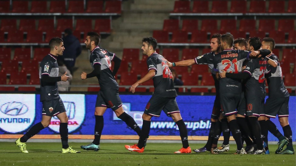 El Elche se hace con el triunfo gracias a un gol de penalti de Sergio León