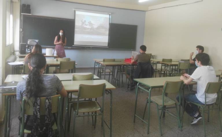 'Ayudas al estudio' para 20.000 alumnos a los que no ha llegado la gratuidad de los libros de texto