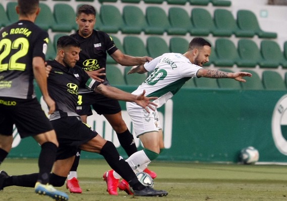 El Elche cierra la jornada con una ventaja de dos puntos con el séptimo y de tres con octavo y noveno