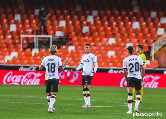 El Valencia obtiene una 'vida extra' en la lucha por la Champions