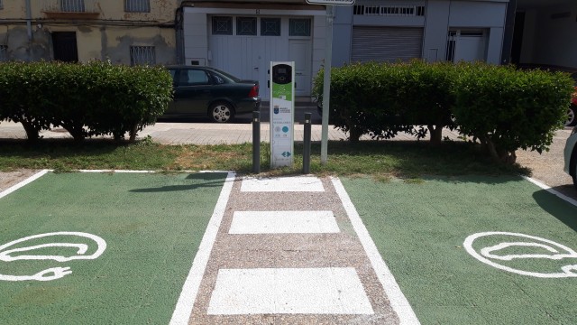 Borriana instala el primer punto de recarga municipal de vehículos eléctricos en la vía urbana